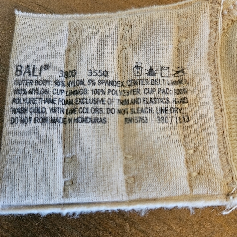Bali Padded Wire Free Bra Cream Size 38DD - Picture 5 of 5